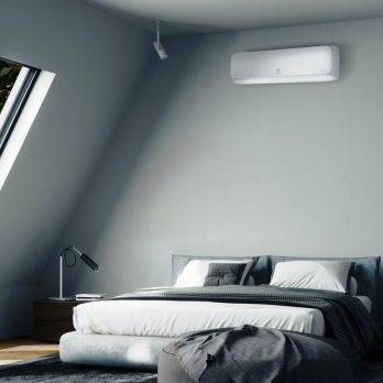 Electrolux EACS/I-12HAL/N8 серии Loft DC - фото в интерьере
